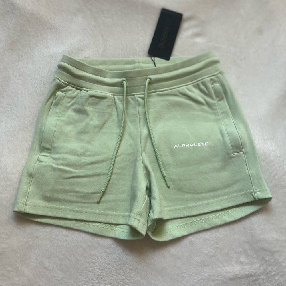 NWT Alphalete Essential Core Shorts Size Small